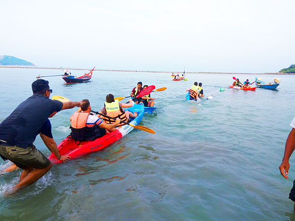 Team Building Programs 23 Raft
